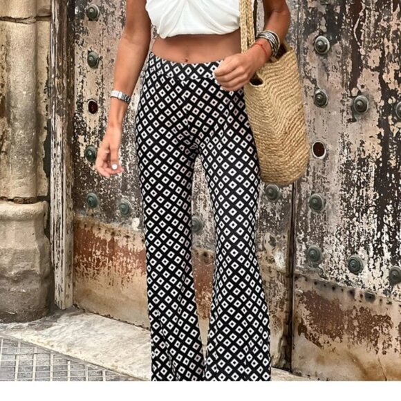 Commense Black and White Geometrical Print Flare Pants - Picture 2 of 2